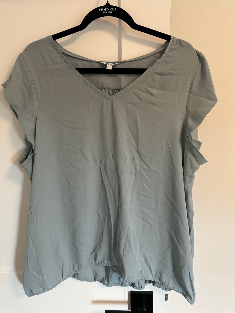 Reitmans light green V-NeckBlouse